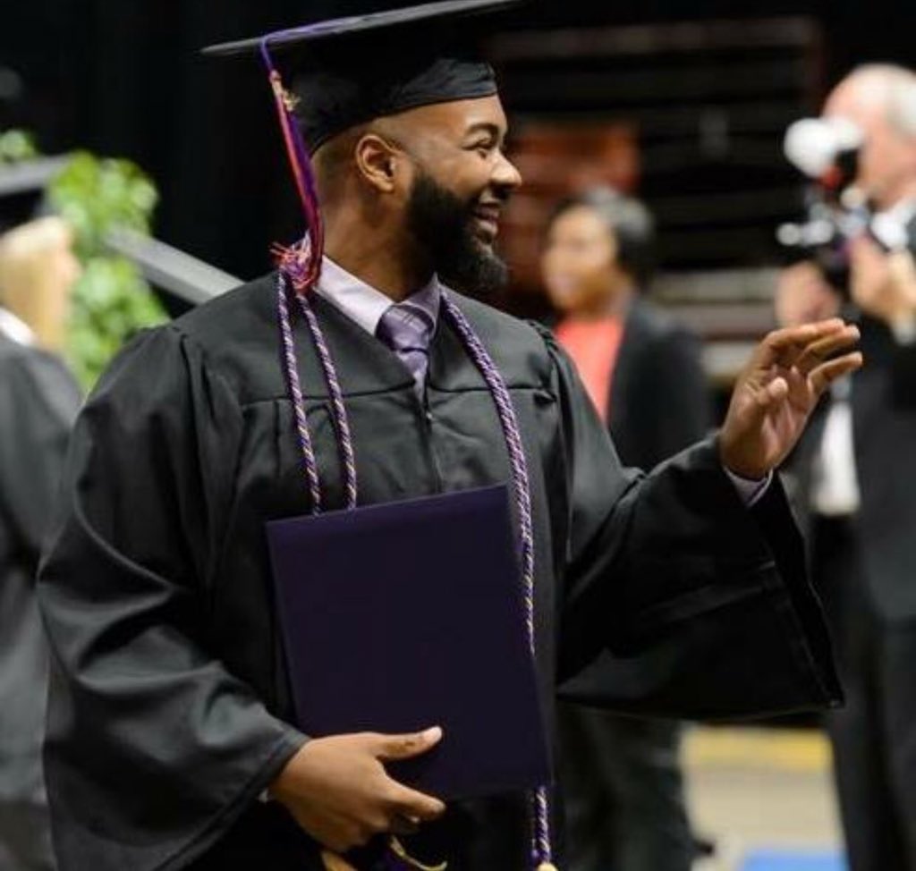 The_Diesel_DGAF's tweet photo. Dropped out at 19

Had a baby at 20

Tried to go back at 21 and got denied

Never graduated, had to get a job, this isn’t even me in the picture https://t.co/Mg0hnGMs6m