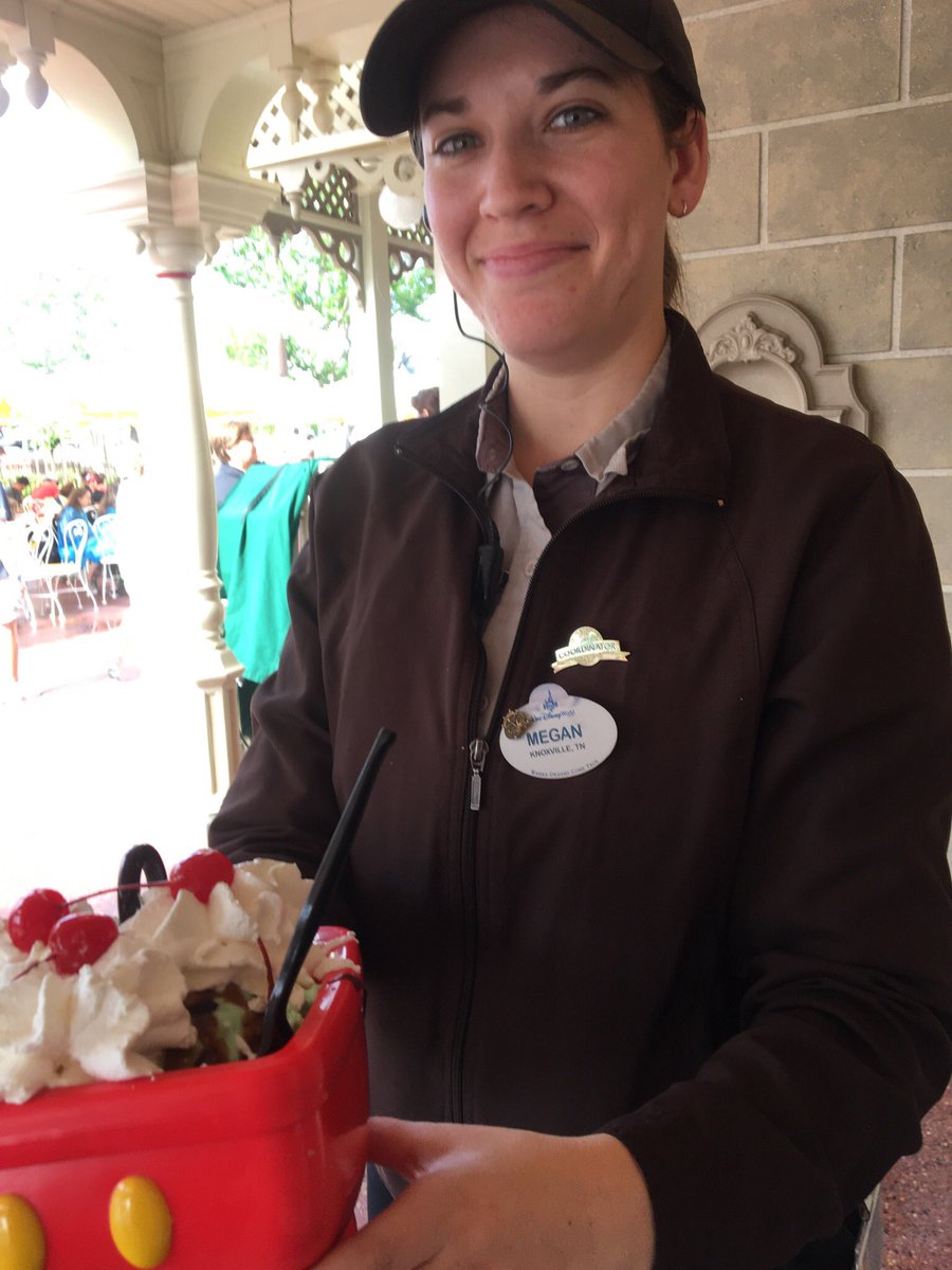 tandmdogs's tweet photo. @WDWToday #CastCompliment Kudos to Megan at the Plaza Parlor at Magic Kingdom for going above and beyond! The fans cause a flicker that tends to trigger seizures. We can’t go in. She brought our order out to us and made our day! Thank you! https://t.co/kuun1e7Cs2