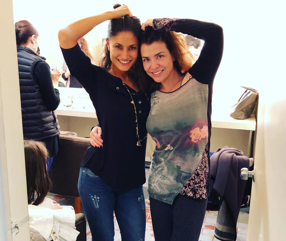 SachiTamashiro's tweet photo. Ayer saliendo de ver una maravillosa obra @foreverteatromx con una hermosisima y maravillosa actriz @lisset_oficial te amooooo mi Lissetirriss!!! Se las recomiendo muchísimo quedan  2 fines de semana mas!!! Vengan al @TeatroNH_MX se van a divertir!! Gracias mi @marianatj7 🙏🙏 https://t.co/aQB38NvwKb