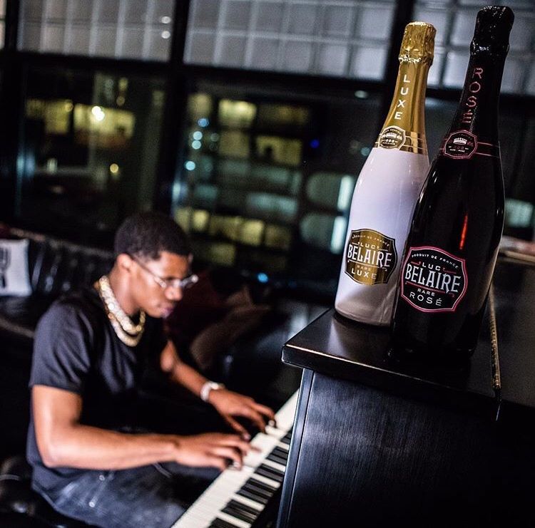 citizenwpg's tweet photo. Pour up another.. #citizenwpg🍾🍾 https://t.co/l84fzisxbS