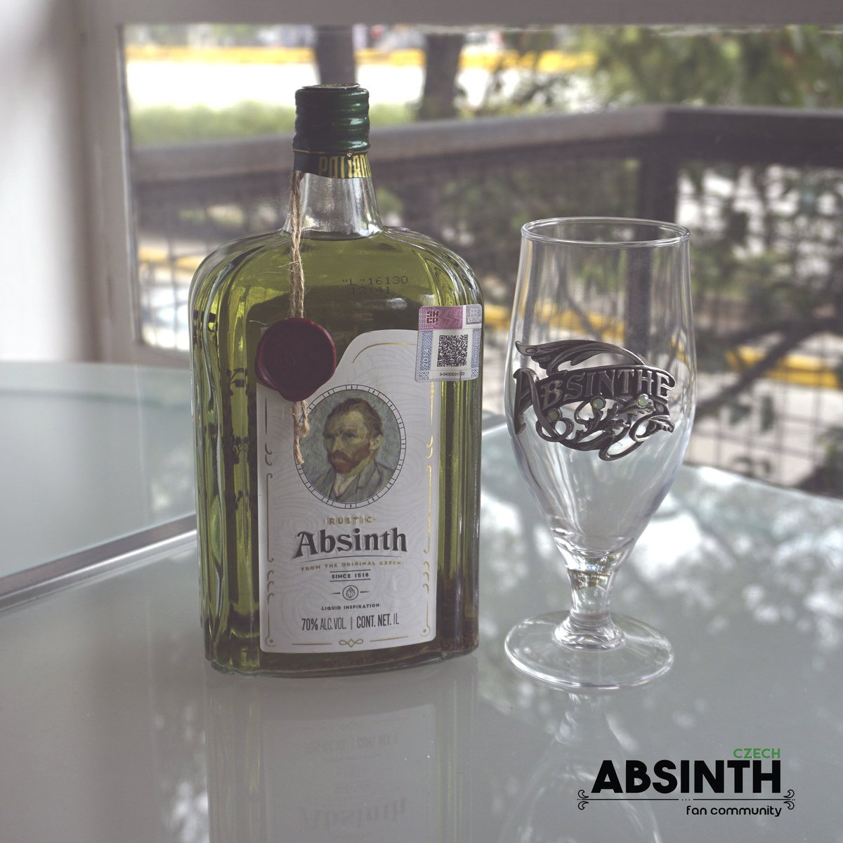 absinthoficial's tweet photo. Alcanza el éxito, celébralo con #AbsinthRustic #Absinth #cdmx #culturaBohemia #Ajenjo #hadaverde https://t.co/c1oktPpeoC