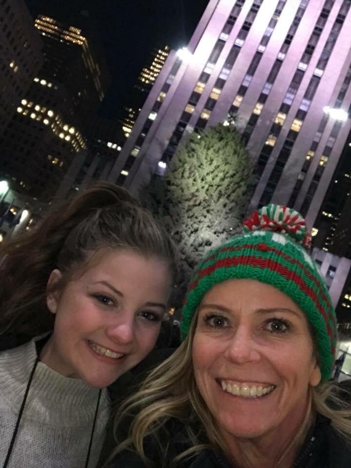 oopsitshalle's tweet photo. happy Mother’s Day to my favorite person in the whole wide world! thank you for being not only the best mom in the world, but the best friend anyone could ask for! https://t.co/QKHygt5R96