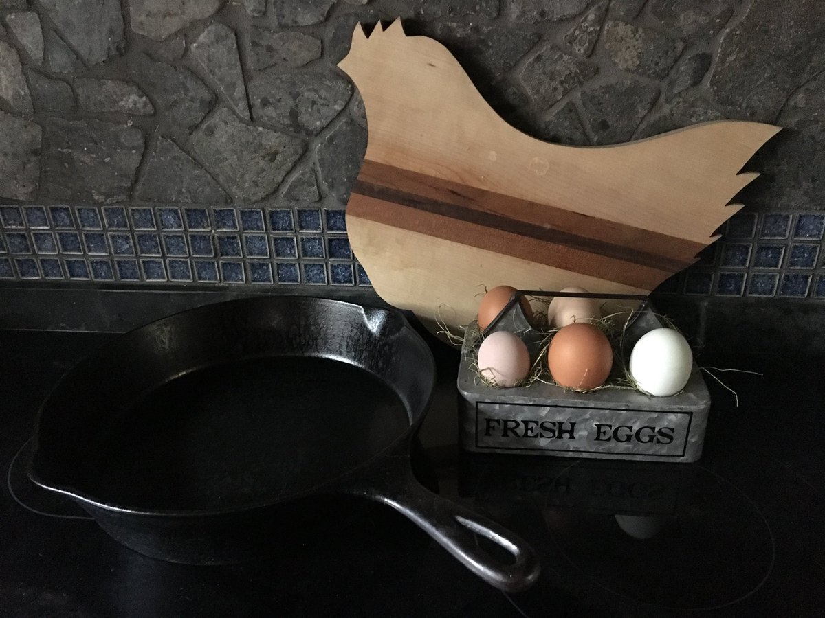 MrsLeslieMay's tweet photo. My mother’s day gift- a new egg carrier ❤️ My oldest daughter gives the best gifts....I’m a lucky lady ❤️ https://t.co/aov1hp7qLy