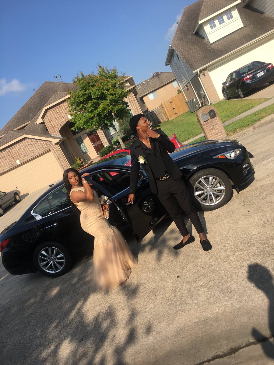 Playboi_ceejay's tweet photo. #Prom18 https://t.co/SbxSkTWhgH