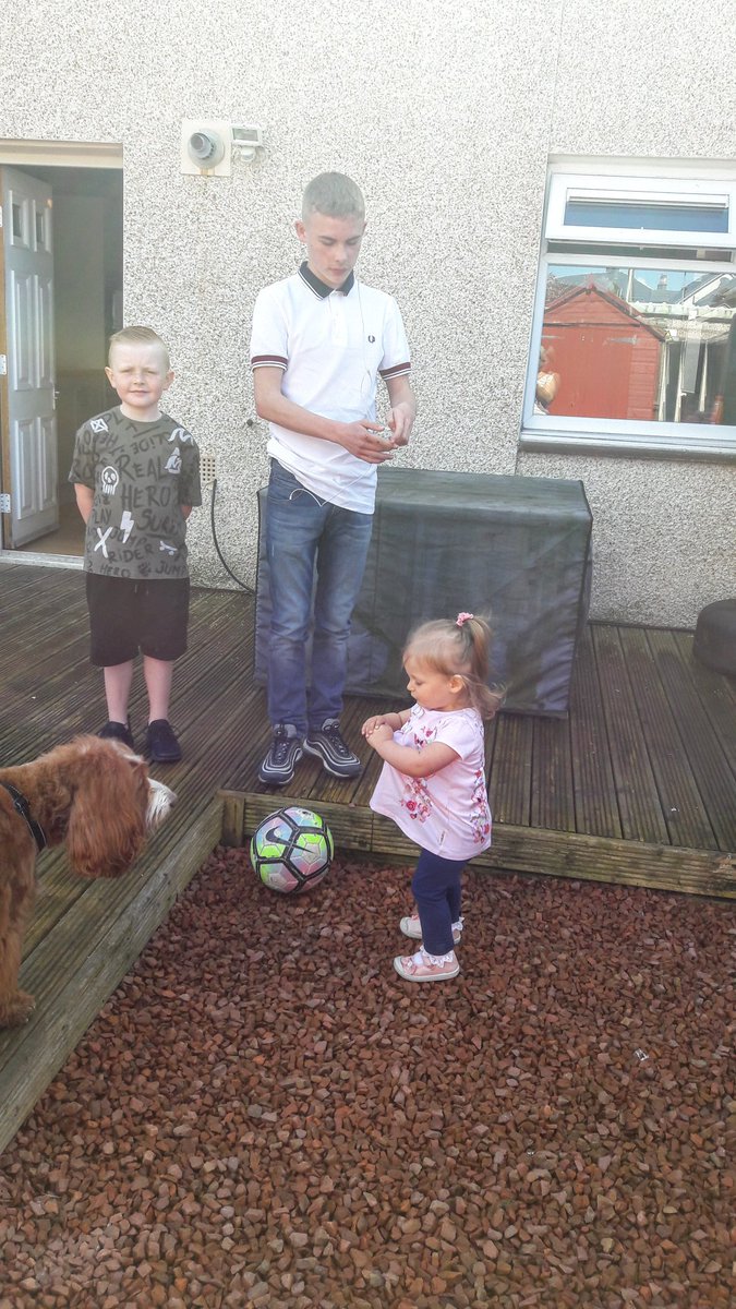 logansteven's tweet photo. #MyTeam, All of my grandkids together.#FightForTheirFuture #ToriesOut #HopeNotHate . โคโคโโโโ๐๐จโ๐ฉโ๐งโ๐ฆ https://t.co/GsRZQjxnGo