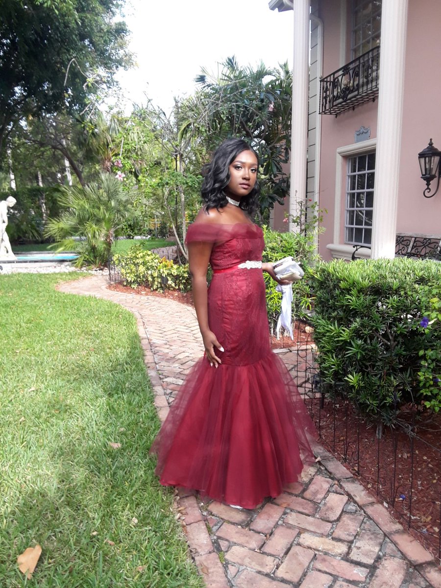 kimmikupcakes's tweet photo. Unrecognizable ๐ ๐ ๐ ๐ #FLHSProm2k18 https://t.co/RlD3sj5N1v