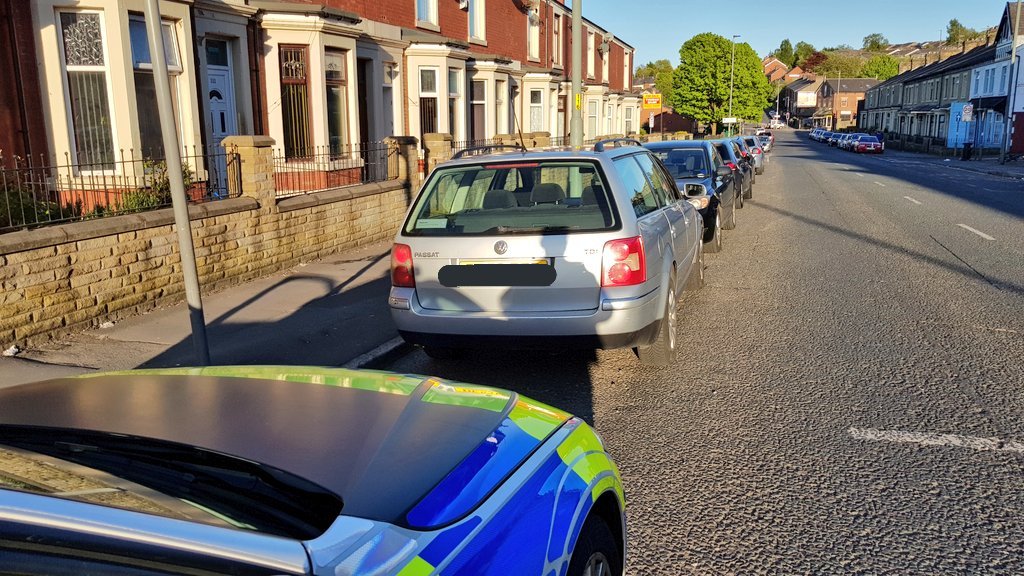 LancsRoadPolice's tweet photo. This VW Passat seized on Accrington Road, Blackburn, for no insurance. Driver reported for the offence. #HO43 of #T2RPU https://t.co/GS0Rr4wA6F