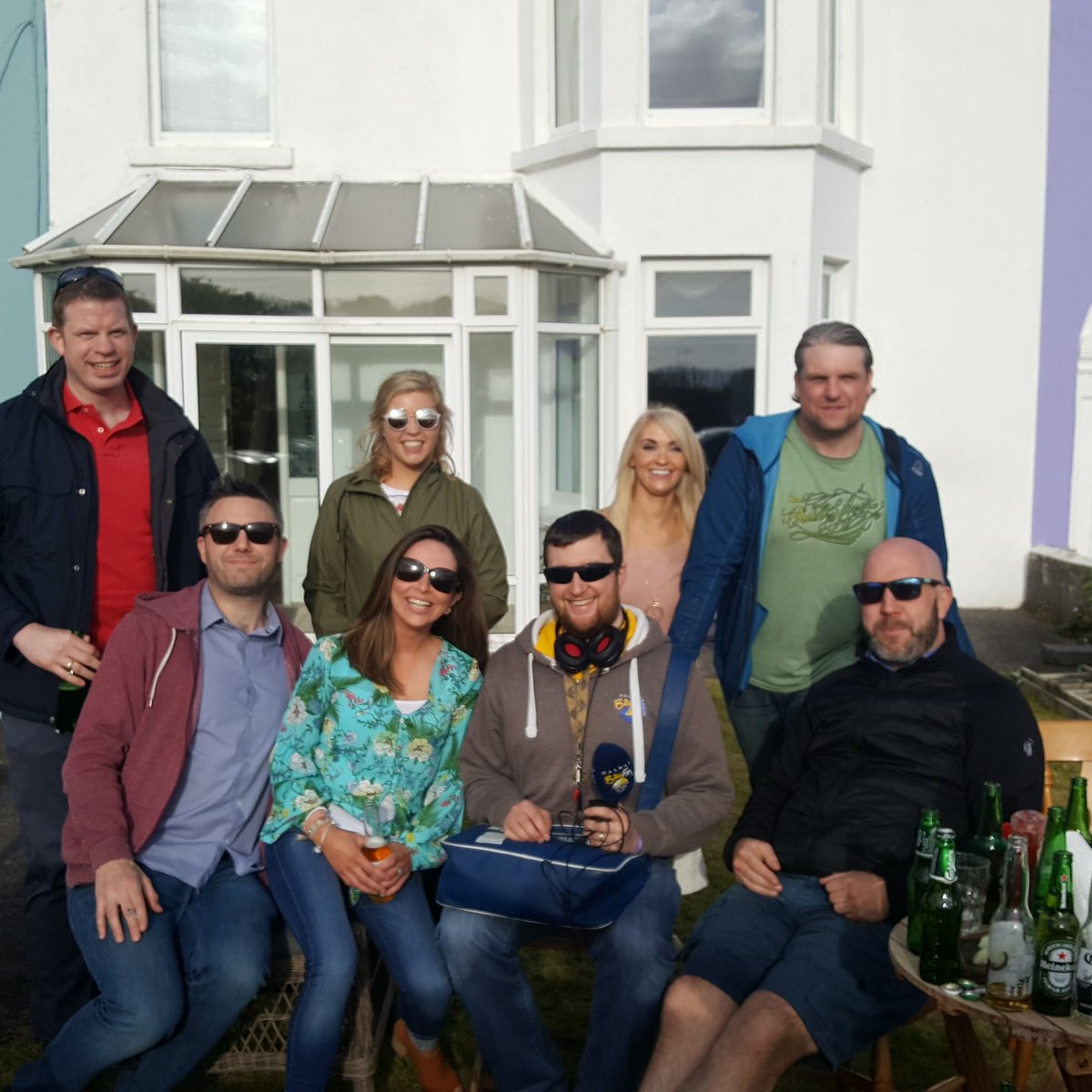 gbayfm's tweet photo. A front fow seat to all the weekends excitement. Locals in #Salthill loving the festival atmosphere. #loveshannon #edsheeran #edsheerangalway #galway #GalwayBayFM #gbfm #EdFestGalway https://t.co/bLkAKHFFD4