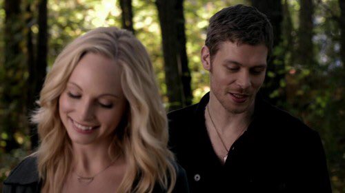 TVDFRA's tweet photo. #RT pour Stefan et Caroline 
#FAV pour Klaus et Caroline 
#TVD https://t.co/pmxyOeOtUY