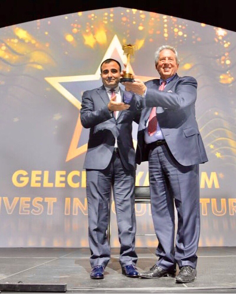 umiumiuminngo's tweet photo. Bugün yine harika bir etkinlik gerçekleştirdik. Öncelikle @JohnCMaxwell ile @drhedi ’ye eğitimlerinden, Emeği geçen ve katılan herkese katkılarından dolayı sonsuz teşekkürler.
#StarTalkEvent2 https://t.co/hnNHba4rg4