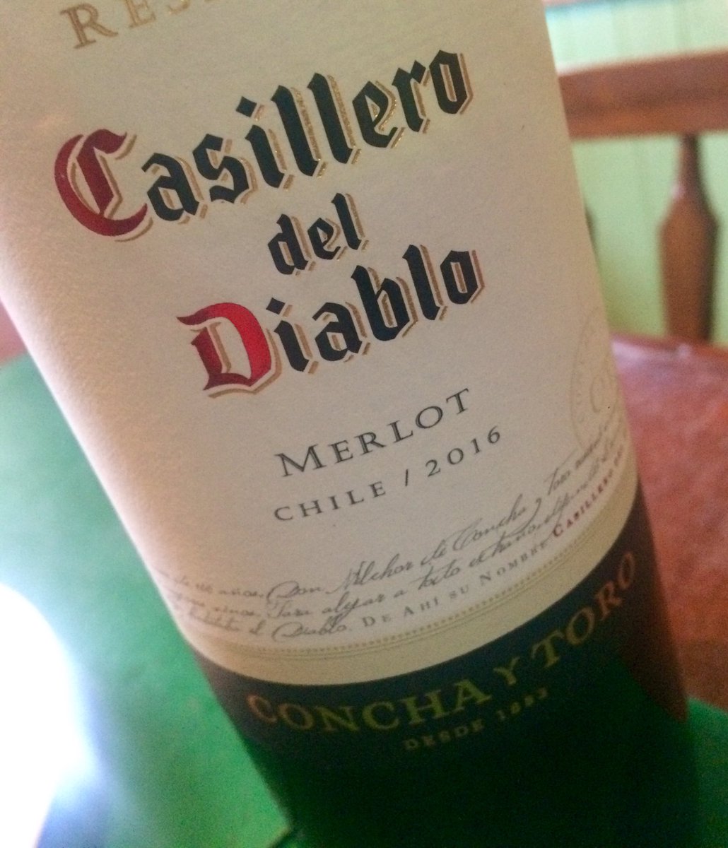 consue_m's tweet photo. #DiaDeLaMadre ... Familia! #Regaloneando con mamá..!!❤️🍷 https://t.co/MB7K3kvXzv