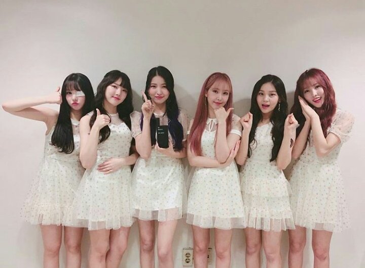 Hoseokiwoo1's tweet photo. Espero que la siguiente semana les vaya igual de bien que esta, arrasaron con todos los premios, estoy tan feliz 😭❤
#TFTMN6thWin #GFRIEND #timeforthemoonnight6thwin #time_for_the_moon_night #GFRIEND43rdWin https://t.co/cHvNMAY5jF