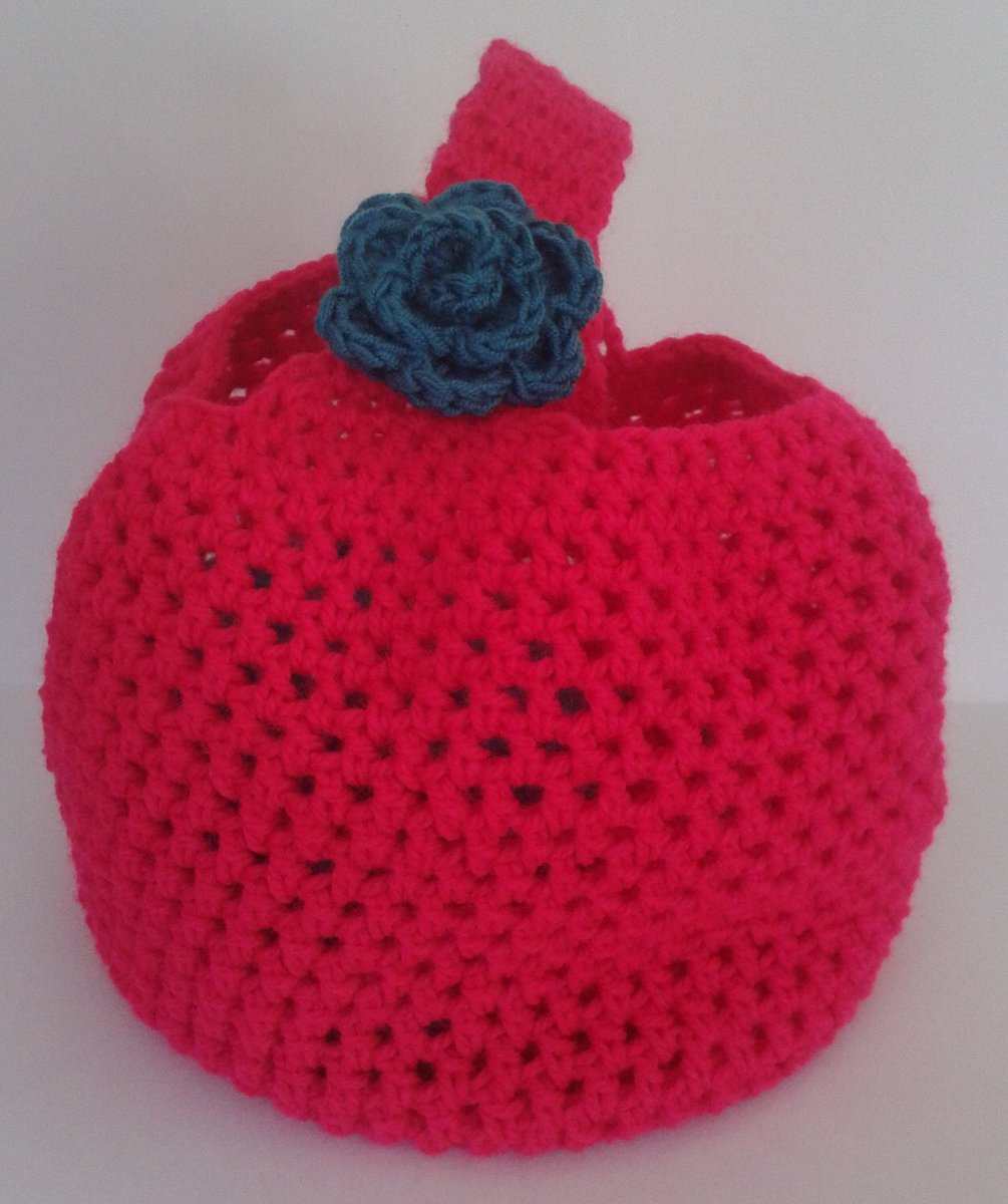 WoollyPops's tweet photo. A gorgeous #gift for any #mum #daughter or friend #crafthour  #etsy #crochetgifts #crochetbag https://t.co/1xgvDQ8Otp https://t.co/eqMS4CwoJl