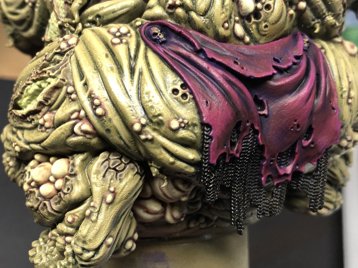 ColourOfWarUK's tweet photo. GUC WIP. Painting up the material at the back of the big guy, red and purple is such a lovely combo. Follow my progress at https://t.co/aqiMGsIFTR #paintingwarhammer #Warhammer40k #warhammer #chaos #nurgle https://t.co/km8PDOcp2t