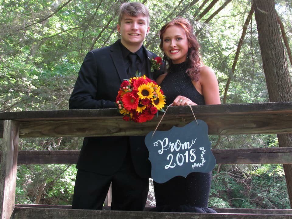 wildbrookeee's tweet image. yk what it iss🌹🌻 #prom2018 #junioryr