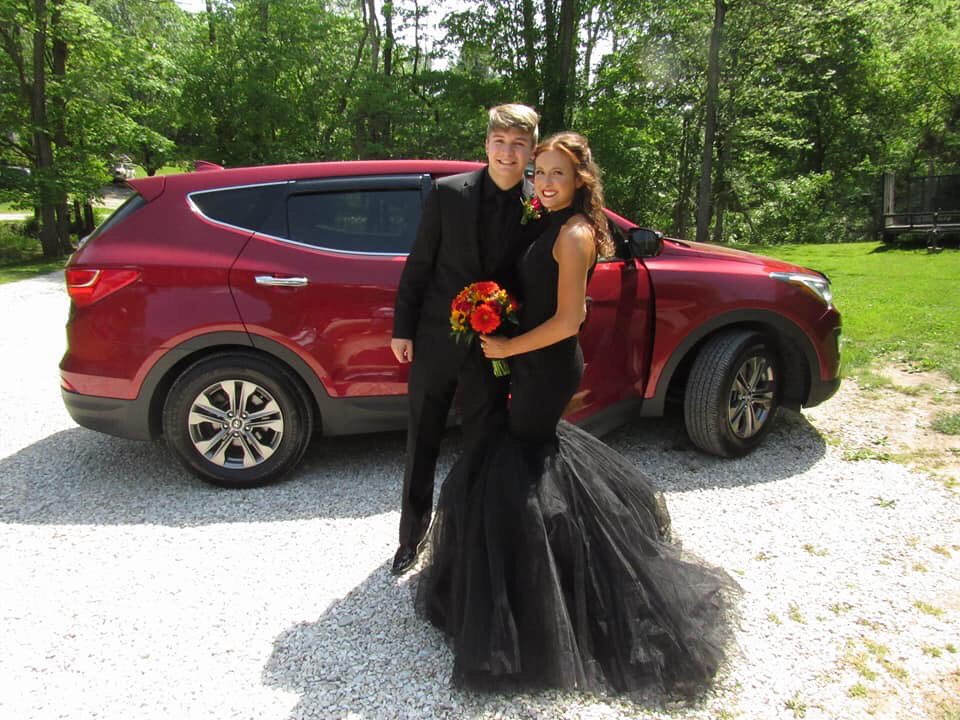 wildbrookeee's tweet image. yk what it iss🌹🌻 #prom2018 #junioryr