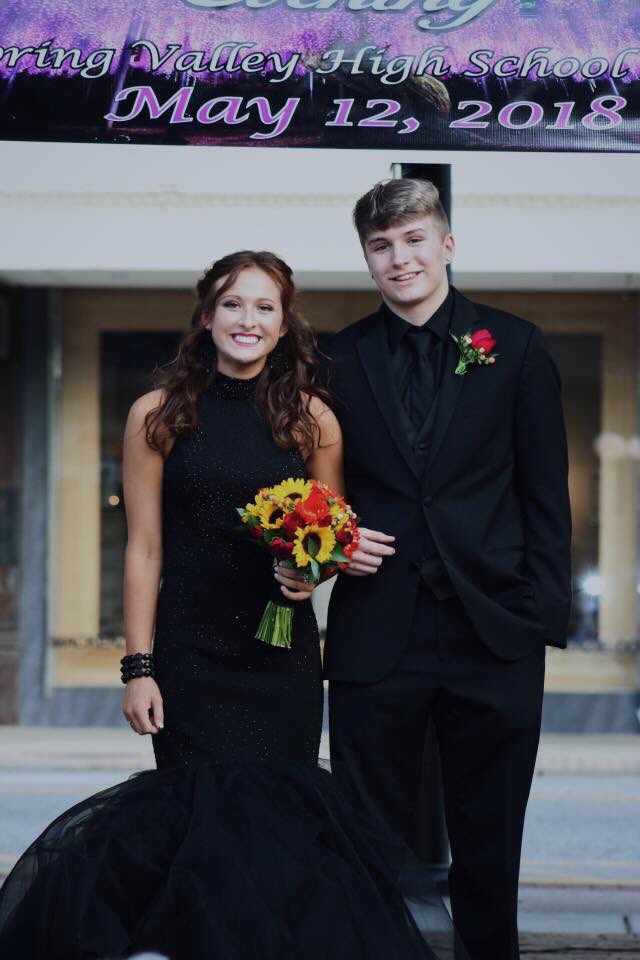 wildbrookeee's tweet image. yk what it iss🌹🌻 #prom2018 #junioryr