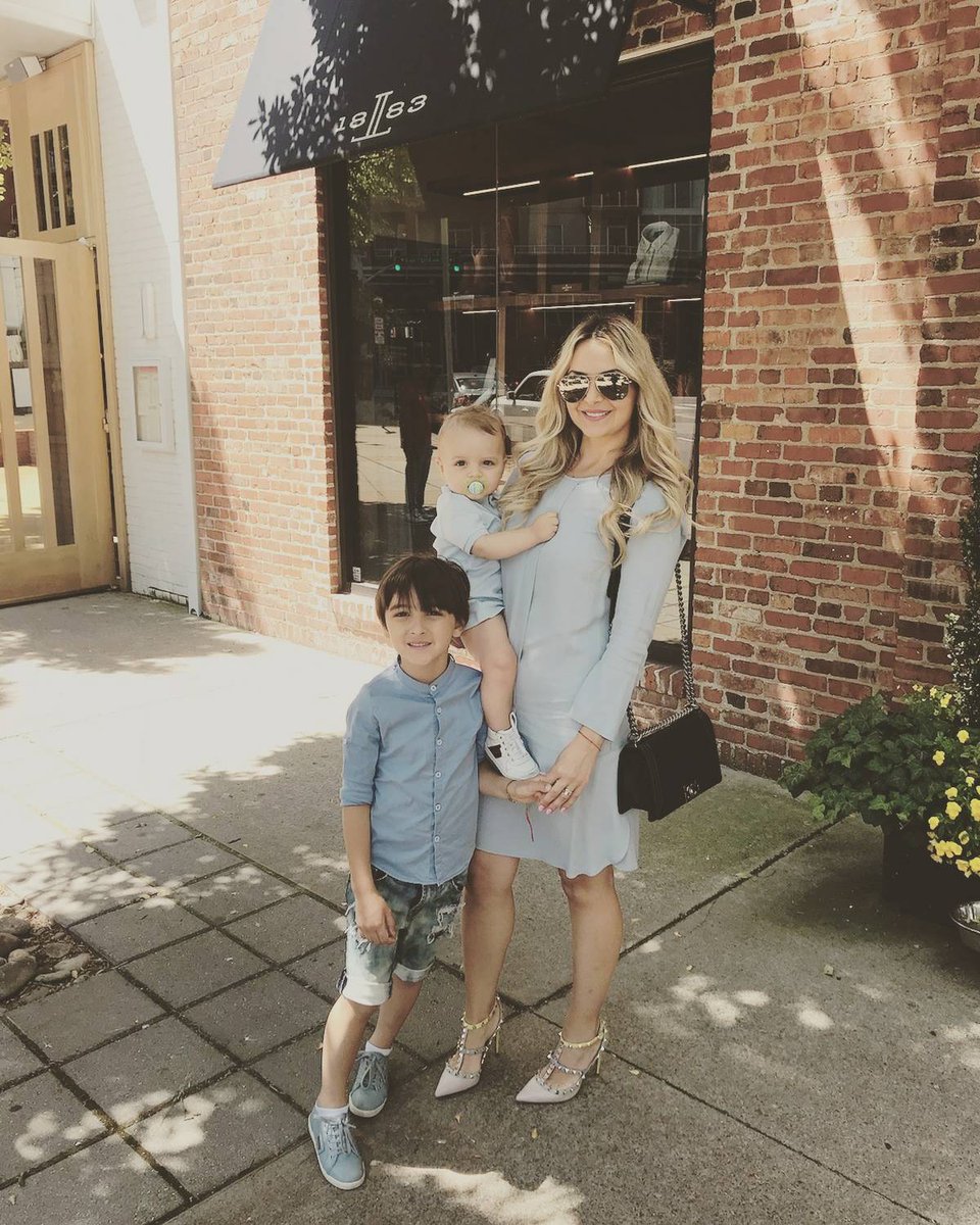 eliambrcic's tweet photo. My best friend, my inspiration, my  guardian angel, and my all is my mommy ♥️ happy mother's day ♥️ happy mother's day to all mommies out there ♥️
.
.
#mothersday #mommyknowsbest #mymommy https://t.co/BfuXJw9Pqh