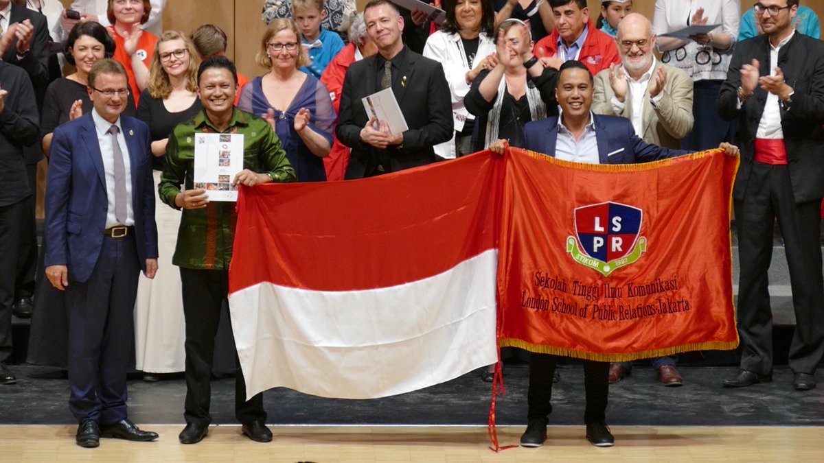 LSPRCHOIR's tweet photo. Dalam kompetisi ini, LSPR Choir mengulang sejarah dengan meraih gelar

Grand Champion kategori POP (Gold Level IV)

Grand Champion kategori FOLKLORE (Gold Level V) https://t.co/9Q5kMjK8FC