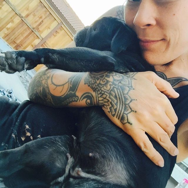 #nursenebbie #saltandpepperpug #rescuepugsrock #blindinoneeye👁 #happypugmothersday #organicpetboutique #potbellypug🐽