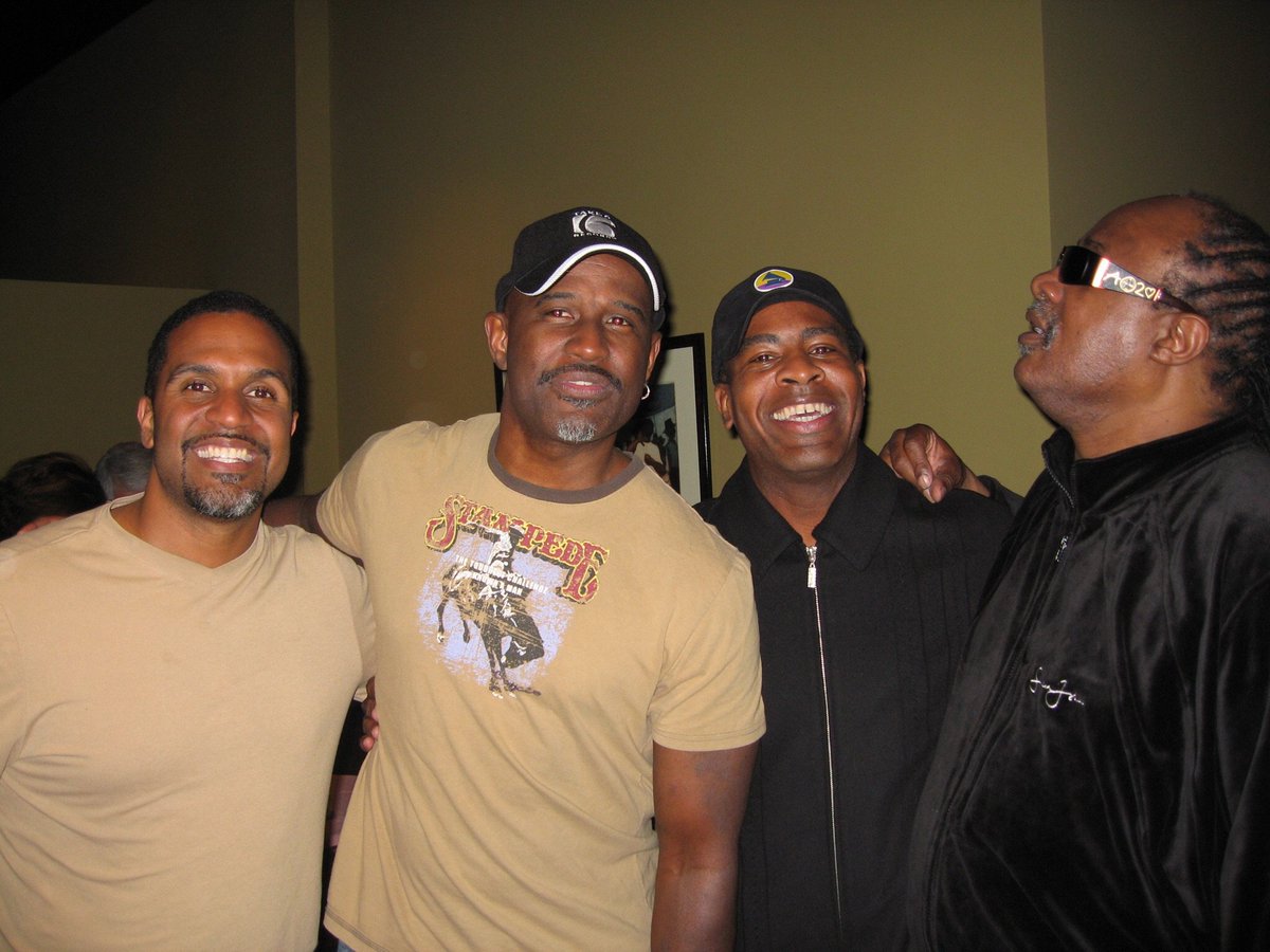 GroovyMayor's tweet photo. w/ Joey Kibble, Claude McKnight (Take 6) 
and Stevie Wonder 

#HappyBirthdayToYa #StevieWonder #Icon 
#MusicalGenius #SingerSongwriter #Keyboardist #HarmonicaPlayer #MusicalHero #Take6 #JoeyKibble #ClaudeMcKnight #Hollywood #Cali #LifeWithTheMayor https://t.co/eRi0KuXnsf
