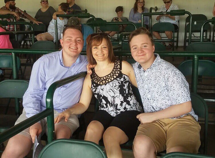 acoustikats's tweet image. Happy Mother’s Day to all the wonderful moms out there! Here’s a few of our guys celebrating with their Mama Kats 😻