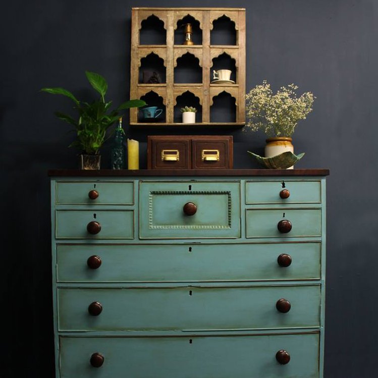 AnnieSloanHome's tweet photo. E is for…Edinburgh! Edinburgh will always have a special place in my heart. Our newest stockist in this beautiful city is Victoria &amp; George; a wonderful trove of furniture which you can transform yourself with my Chalk Paint and Victoria’s expert advice. https://t.co/0d9ScTh69z