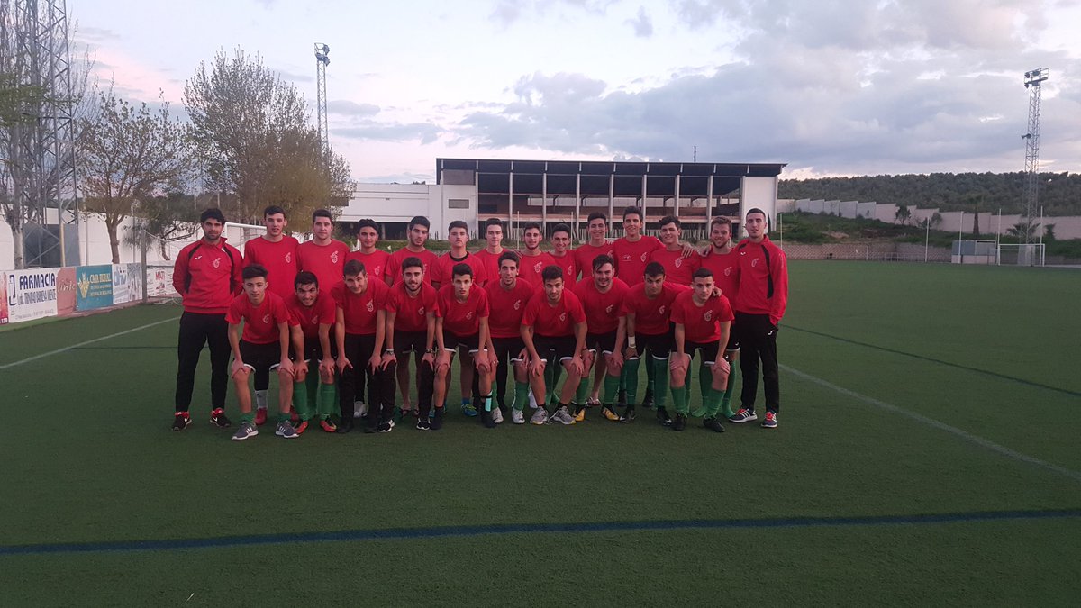 Otra temporada más q acaba y gracias por aprender tanto de vosotros y xk sobre todo os lo mereceis,segunda temporada de ascenso consecutiva,sois increibles y lo mas importante el trabajo y el esfuerzo de cada dia.Y sobre todo x vuestro compromiso y compañerismo
Juvenil17/18⚽️