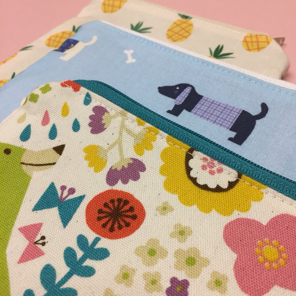 meeliemoon's tweet photo. #crafthour #craftbuzz #handmadehour it has been all about coin purses this weekend- perfect to pop in your loose change, credit cards, lipstick, kids pocket money a great gift! #madeincornwall #coinpurse #wallet #moneypouch #pouch #changepurse #modernfabric https://t.co/71otvhoAec