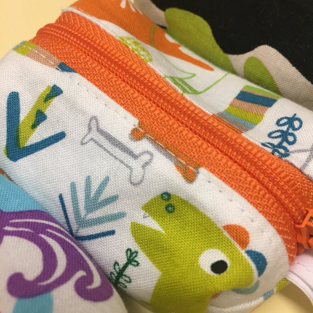meeliemoon's tweet photo. #crafthour #craftbuzz #handmadehour it has been all about coin purses this weekend- perfect to pop in your loose change, credit cards, lipstick, kids pocket money a great gift! #madeincornwall #coinpurse #wallet #moneypouch #pouch #changepurse #modernfabric https://t.co/71otvhoAec