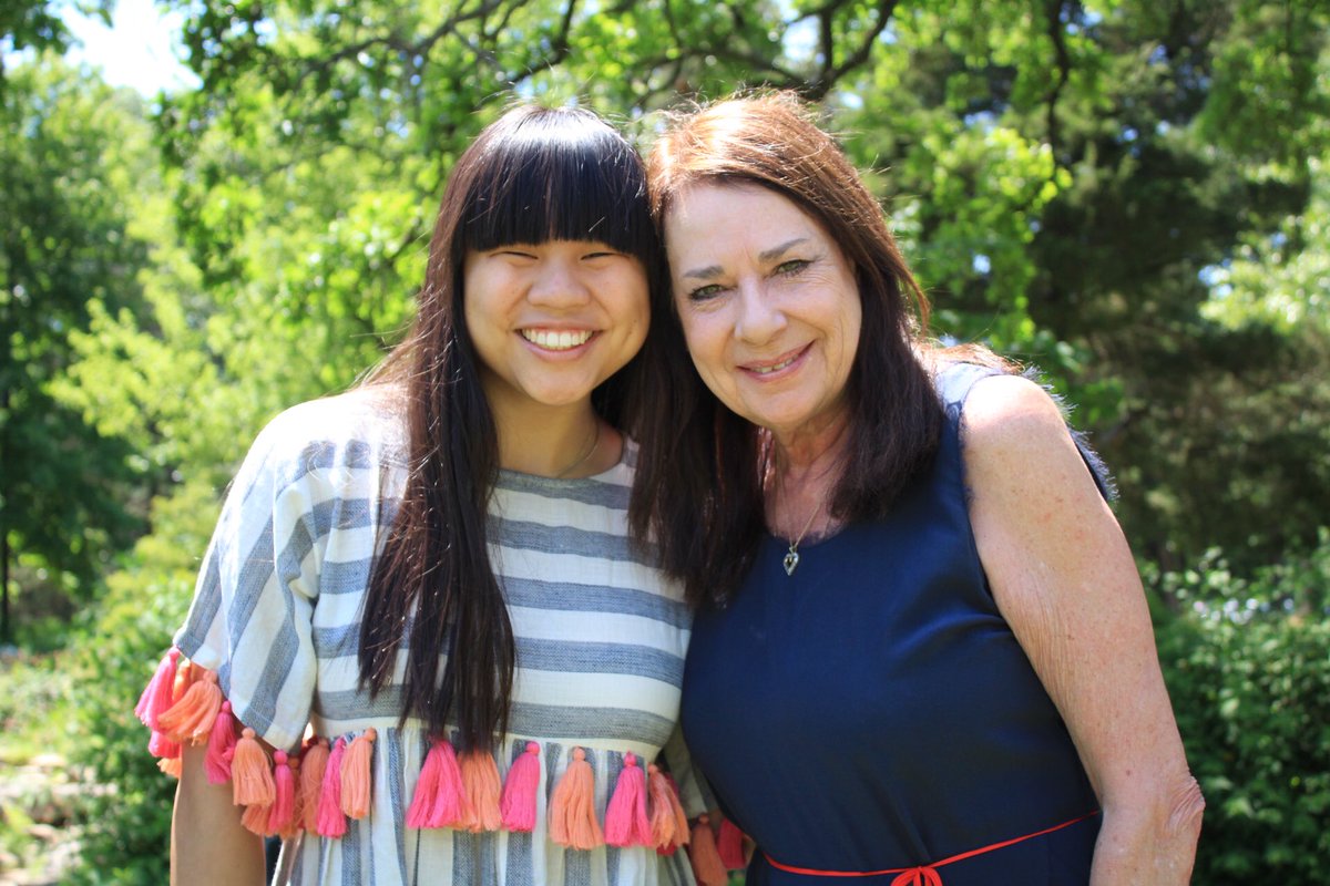 CookTimeRemmi's tweet image. To the woman who pushes me to do my best, be my best, and is my role model for the best, thank you! Happy Mother’s Day to all the awesome moms out there! #RemmiCooks