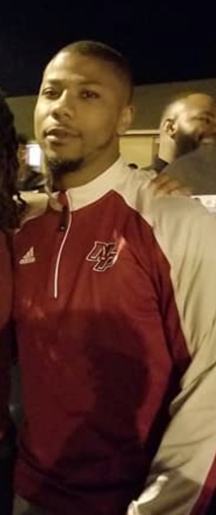 Carl_Diffee's tweet photo. Please be in prayer for former North Panola/Delta State standout WR Ricky Hunt who was involved in a bad car accident this morning! Ricky is currently undergoing surgery in Memphis. He needs our support right now! Please lift him up. #family 🙏🏼 https://t.co/eG1PUbXCth
