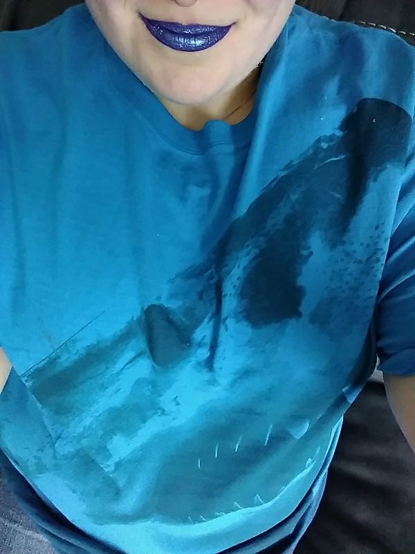 MistressMandyS's tweet photo. Today's shade is blue velvet. I may just do a shade a day until I run out of them.  🙃 And if you've expected any other shirt from me you haven't been paying attention. Off to sephora soon! #findom #sharks #jeffreestarcosmetics https://t.co/HoZaMuMopA