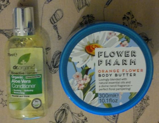 BrokedownVanity's tweet photo. #BloggersPromotingBloggers
Today I have not a post but a whole blog. On Mrs. Strawberry Blonde, you will find posts about Beauty Product Reviews, Nail art, and a few other things thrown in.
@BBlogRT @wetweetblogs #BloggerLoveShare #nailart
https://t.co/0JAv4t5qjo https://t.co/IMZOr6puBC
