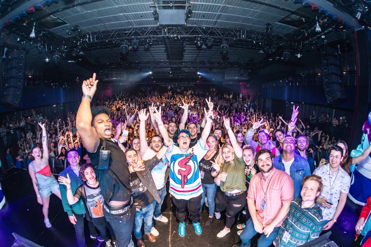 Etika's tweet photo. BLACKOUT.

I went from feeling down on my birthday, TO HAVING ONE OF THE MOST UNFORGETTABLE BIRTHDAYS OF MY LIFE SON, @SlushiiMusic and every single one of you made me feel like a superstar.  I even puked my pants at the end LOL.

Thank you guys. https://t.co/Vki6oj0uCx