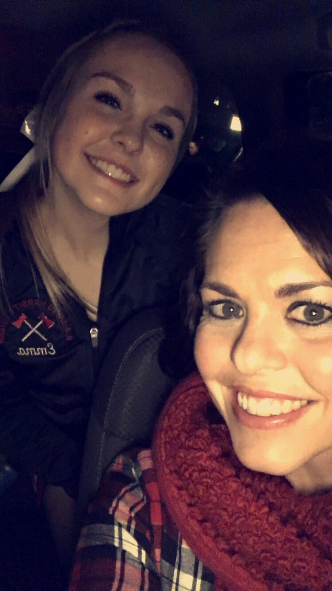 EmmaPithan_'s tweet photo. happy Mother’s Day to the most loving, selfless person I know💛 thank you for everything you do for me, I love you!! https://t.co/YdkE7igT17