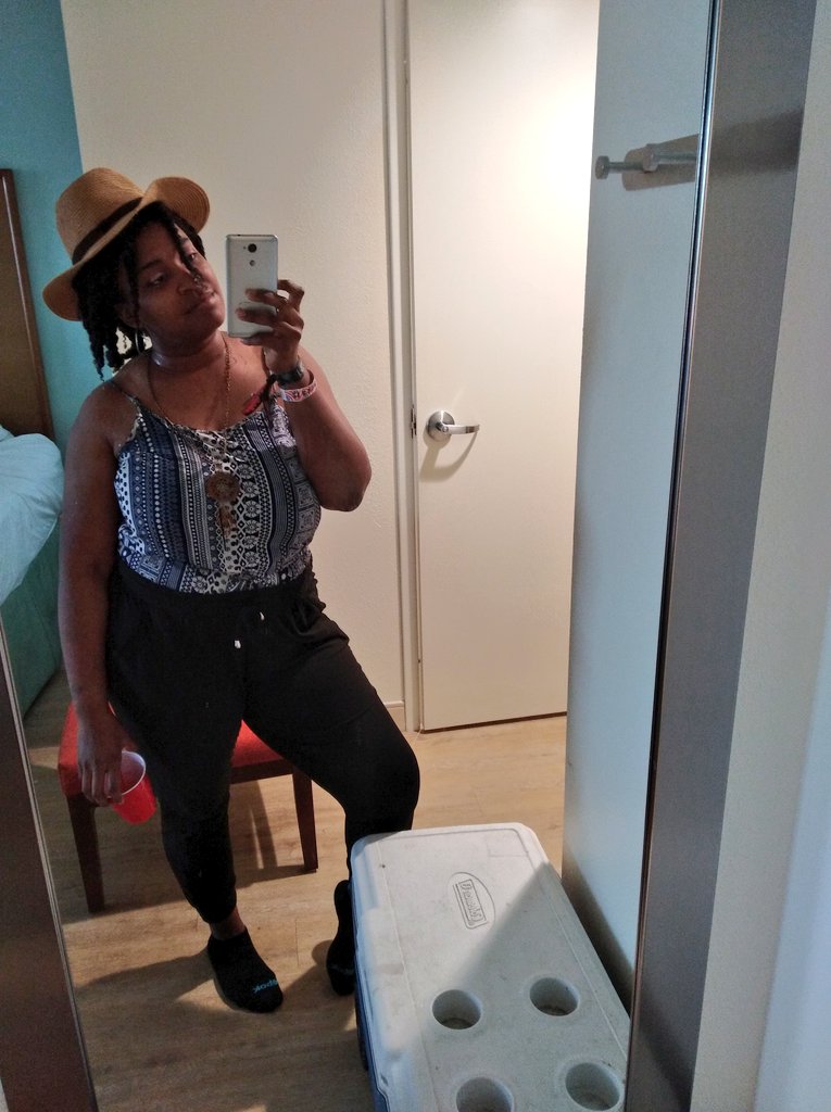 flakes_c's tweet image. When your hair won't curl cos it's over this festival and weather, so you gotta do a quick twist out 🙄 #BlackGirlProbs #MightKeepIt #DisShitCute