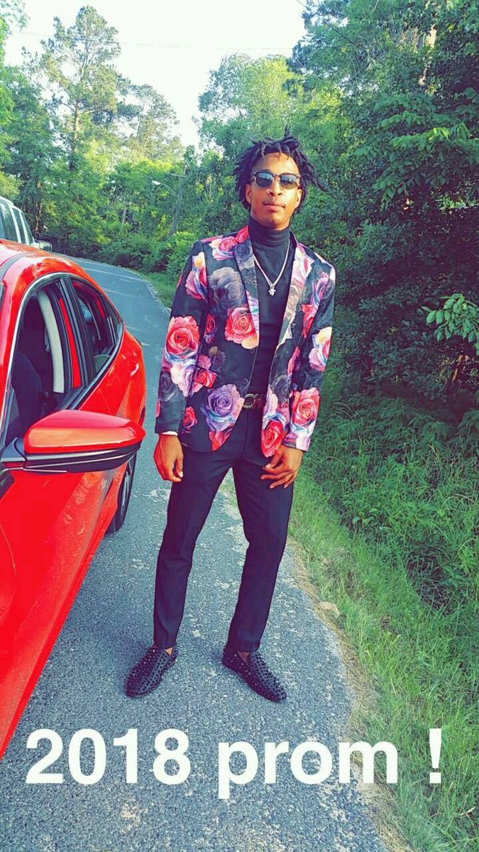 MackDean10's tweet photo. #Prom2k18 #Wavy 🤧🌊 https://t.co/fiAy6fpAUy