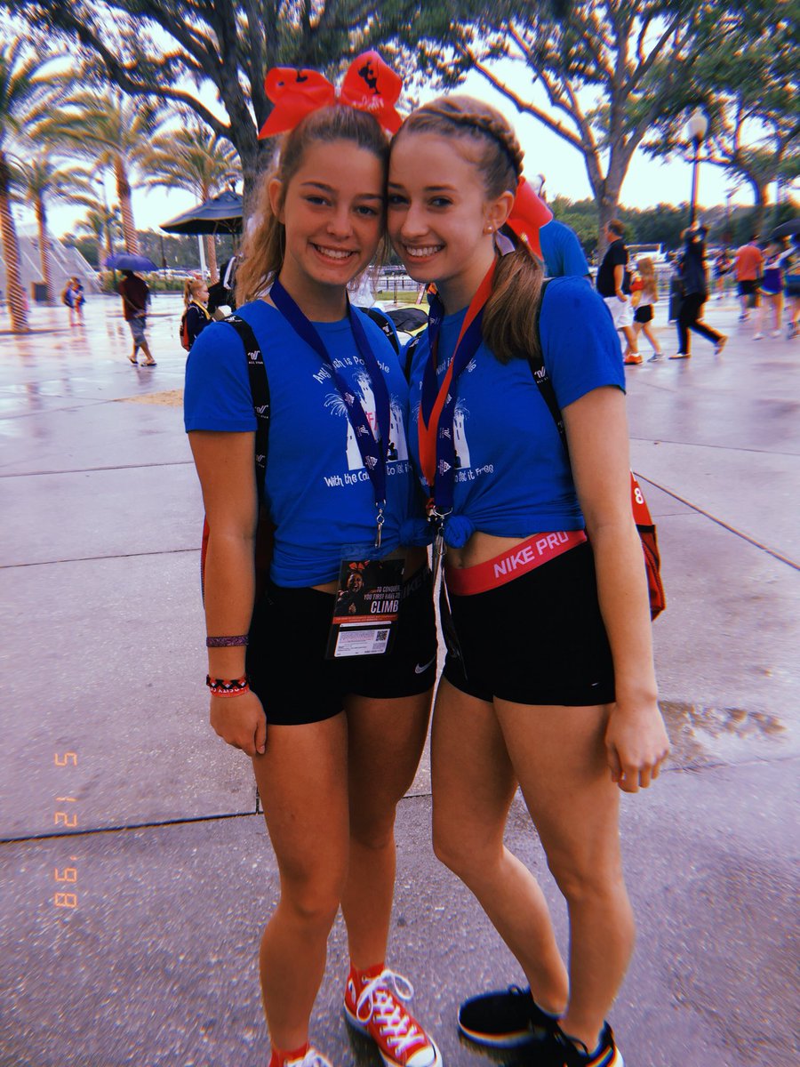 lindseyy_h_'s tweet photo. my freaking babies #d2summit2018 https://t.co/qBhvlrs7jz