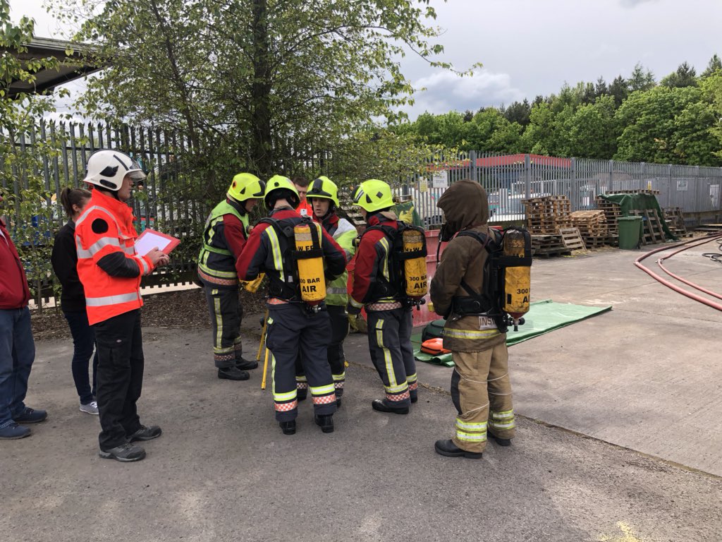 HWFirePSanders's tweet photo. Excellent skills showcased by all the Teams at our BA Challenge this weekend, @HWFireWorcs @HWFireBroadway @CornwallFRS Yesterday. @HWFire #promotingbestpractice 1 of 3 https://t.co/OfvX1nS6RL
