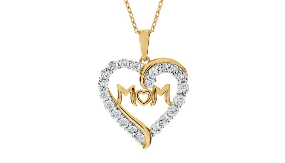 She brings this to <a href="/pamiravenscroft/">Pam Ravenscroft</a> " Mom i got you something for mothers day " She was smiling