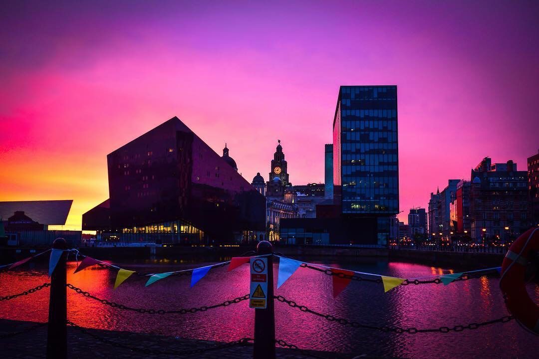 📸 | What a beautiful sunset down on the docks. 😍

Photo by Konnor Lyness 
explore-liverpool.com