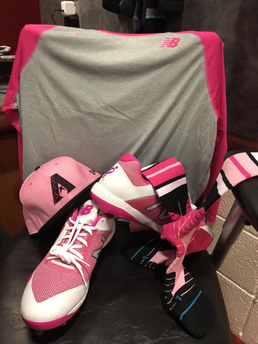 godleyzt's tweet photo. Thanks #Moms for teaching us what strength and courage means. Pay tribute to Mom this #mothersday with the #newbalance 4040v4 &amp; raglan tee. https://t.co/W7EXQg9nfB