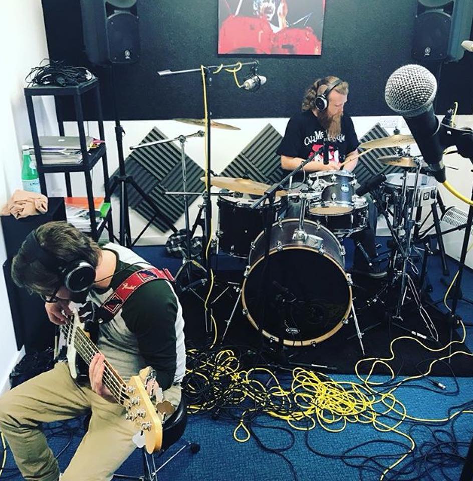ApocalypseGSY's tweet photo. Having a great time with @HonestCrooksGsy in the studio! 

#recording #studio #ska #fender #mapex https://t.co/NFRlXKZ28U