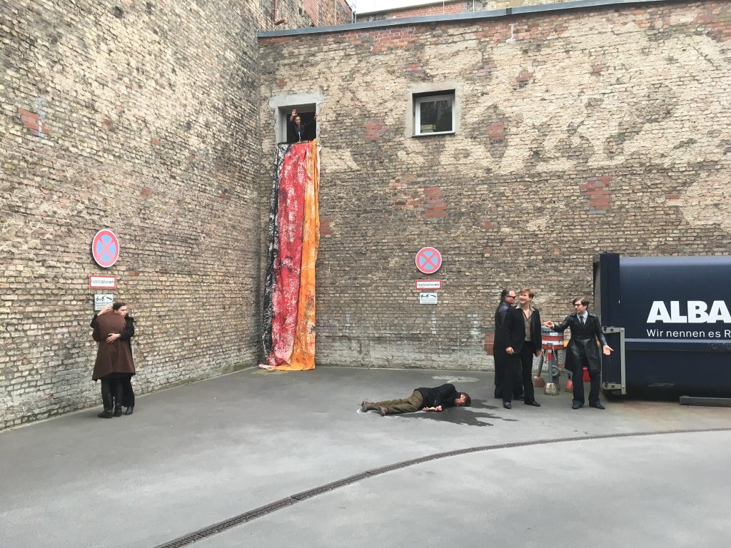 „Ich führe euch in herrliche Zeiten“: <a href="/vaganten/">Vaganten Bühne</a> Berlin mit beeindruckender Inszenierung von Heinrich Manns „Der Untertan“. Das Stück ist beklemmend aktuell, damals wie heute: #Haltung ist gefragt!