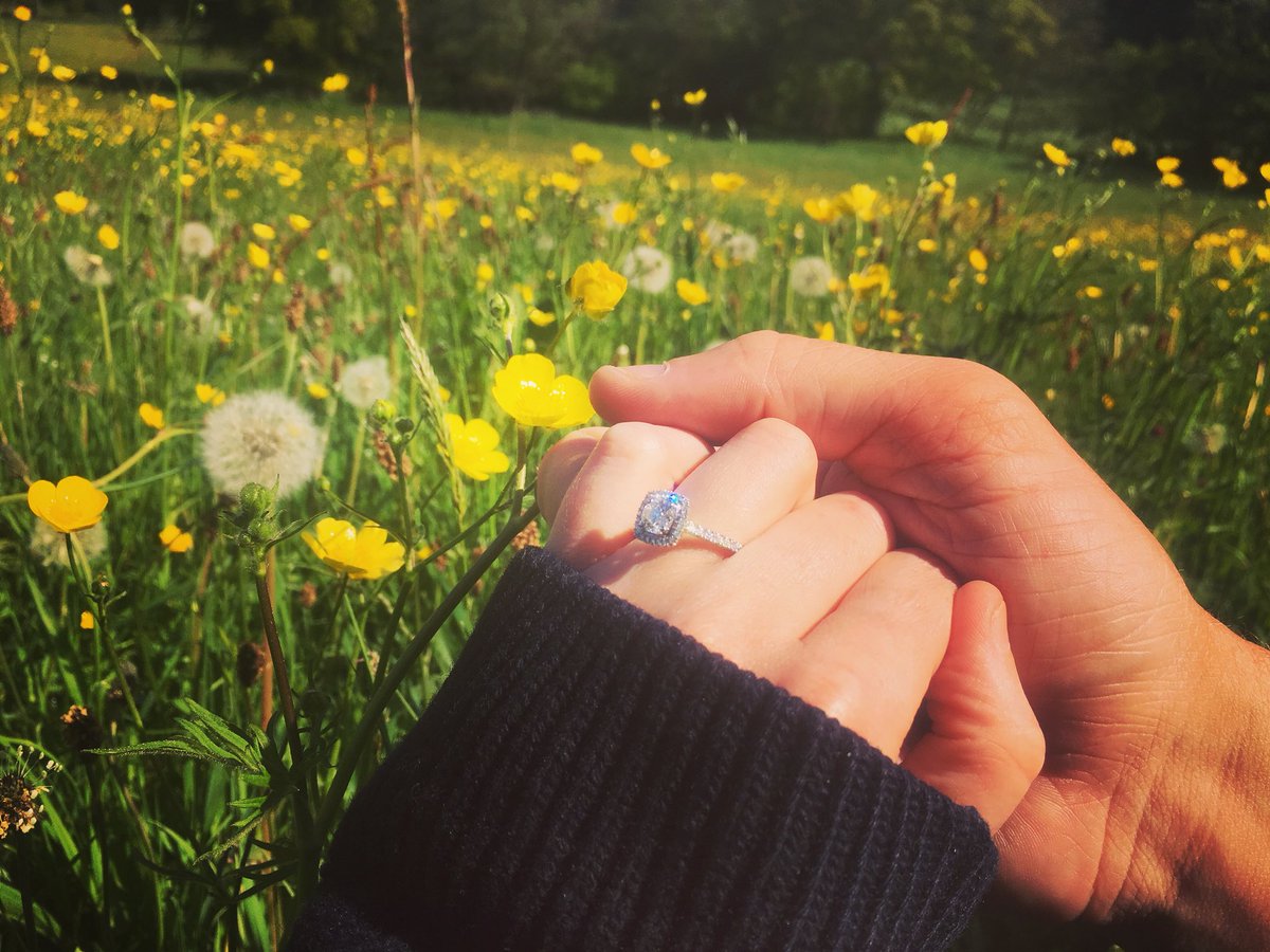 primaryteachad's tweet photo. Best Sunday stroll ever 🌼🌷💍🌻🌸 https://t.co/eokFgtMKuU