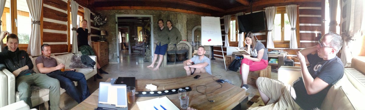 SparkTECH_CZ's tweet image. Hackathon a celý #sparktrip skončil a dobře to dopadlo. Brzo znovu. 

#hrajsnami #softwareamaso #hackathon #sparktech #josefuvdul #aws #lambda #microservice #python #javascript #react