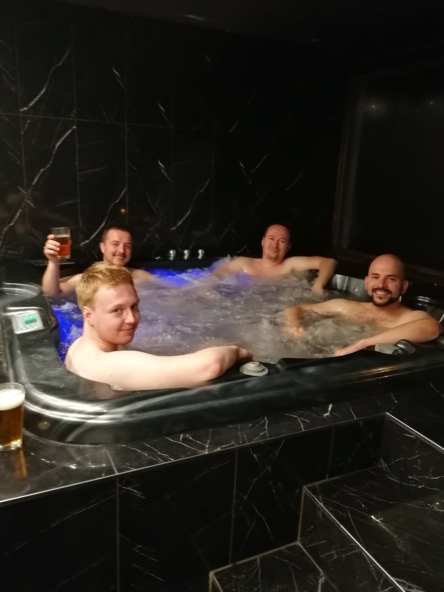 SparkTECH_CZ's tweet image. Hackathon a celý #sparktrip skončil a dobře to dopadlo. Brzo znovu. 

#hrajsnami #softwareamaso #hackathon #sparktech #josefuvdul #aws #lambda #microservice #python #javascript #react