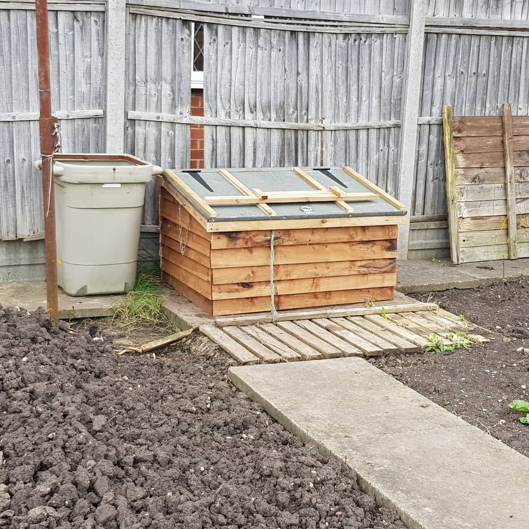 HenleyServices's tweet photo. I do get some odd jobs sometimes! My favourite kind! This was a new water well cover done for @RuddingtonPC recently. Now safe and easy to use! https://t.co/7yzc4fu8Uh