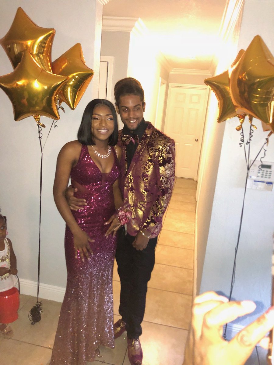 __ChicaBella's tweet photo. Flossy.. #miramarprom2k18 #miramarprom https://t.co/mwoYGQ54X6